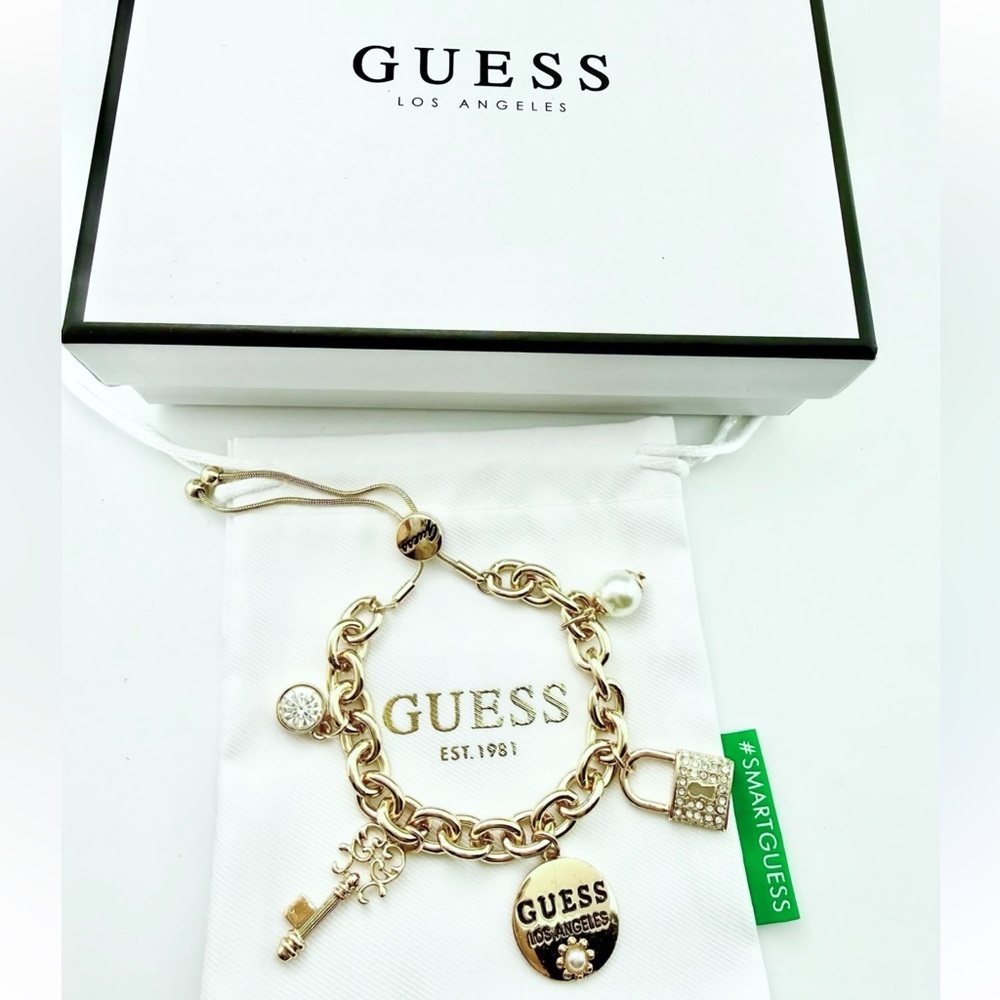 Guess NIB Gold Charm Bracelet Key & lock, gold,rhinestone Adjustable Length gift